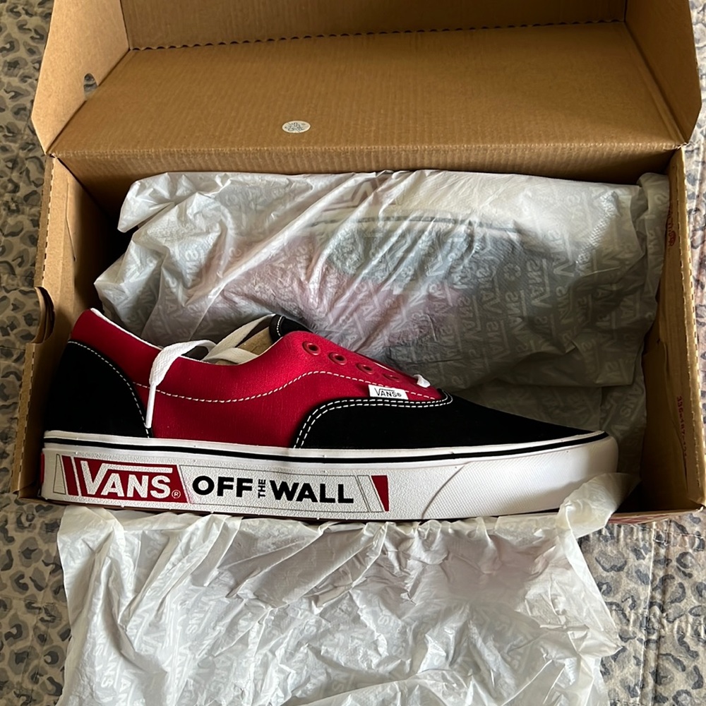 Brand New Comfycush Era-red & black Vans, men’s 11.